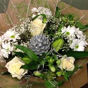 FLORIST CHOICE WINTER HANDTIE